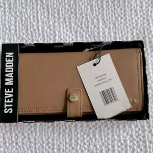NWT Steve Madden Saddle wallet